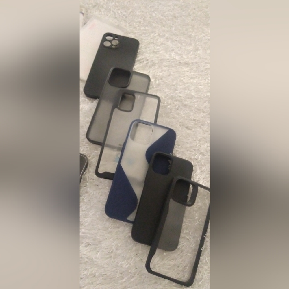 Phone case bundle - Picture 2 of 6